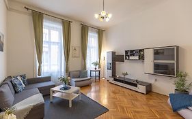 Raday Corner Apartment